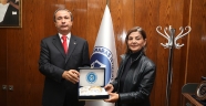EĞİTİM GÖNÜLLÜSÜ SÜREYYA ERDOĞANYILMAZ DENEYİMLERİNİ KİÜ ÖĞRENCİLERİ İLE PAYLAŞTI