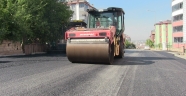 Elbistan’da altyapısı tamamlanan yollar sıcak asfalt ile kaplanıyor