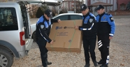 Elbistan'da polislerden engelli vatandaşa tekerlekli sandalye hediyesi