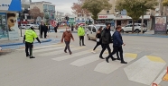 Elbistan'da polisten sürücülere yaya önceliği konusunda uyarı