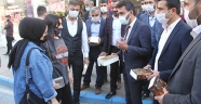 Elbistan'da vatandaşlara Nutuk kitabı dağıtıldı