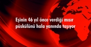 Eşinin 46 yıl önce verdiği mısır püskülünü hala yanında taşıyor