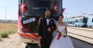Evlenen Vatman çiftin gelin aracı Tramvay oldu