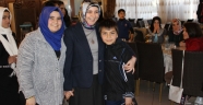 Fatma Dilek Güvençer Hanımefendi hediyelerini verdi.