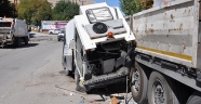 Freni boşalan temizlik aracı tıra çarptı: 1 yaralı