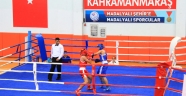 GENÇ BOKSÖRLER RİNGTE TER DÖKTÜ