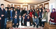 GENÇLER ADRES SORDU, ONİKİŞUBAT BELEDİYE BAŞKANI HANEFİ MAHÇİÇEK YÖN GÖSTERDİ