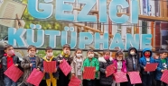 Gezici Kütüphane Miniklerle Buluştu
