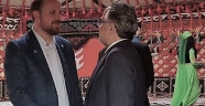 Hemşerilerini yalnız bırakmadı