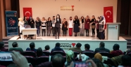 İŞARET DİLİ KURSUNDA KAYNAŞMA