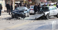 Isparta'da 2 otomobil çarpıştı: 5 yaralı