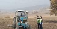 Jandarma ekipleri traktör sürücüleri tek tek bilgilendirdi
