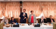 KADINLARDAN BAŞKAN ERKOÇ’A TEŞEKKÜR PLAKETİ