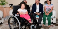 BÜYÜKŞEHİR’DEN İHTİYAÇ SAHİPLERİNE DÖRT ADET TEKERLEKLİ SANDALYE