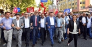 KAHRAMANMARAŞ DEMOKRASİ İÇİN YÜRÜDÜ