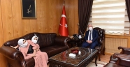 Kahramanmaraş Valisi Coşkun, siyam ikizlerini misafir etti
