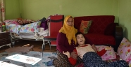 Kahramanmaraşlı fedakar anne doğuştan engelli 3 evladına yıllardır bebek gibi bakıyor