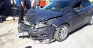 Kahramanmaraş'ta 2 otomobil çarpıştı: 1 ölü, 4 yaralı