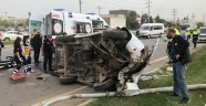 Kahramanmaraş'ta aydınlatma direğine çarpan otomobildeki 2 kişi yaralandı