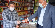 Kahramanmaraş'ta bir kişi vatandaşların bakkal borçlarını ödedi
