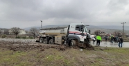 Kahramanmaraş'ta elektrik direğine çarpan kamyon sürücüsü yaralandı