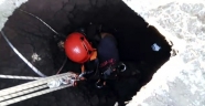 Kahramanmaraş'ta itfaiye, 18 metre derinliğindeki kuyuya düşen kedi yavrusunu kurtardı