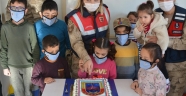 Kahramanmaraş'ta jandarma engelli çocukları ziyaret etti
