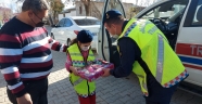 Kahramanmaraş'ta jandarma otizmli Nida'nın yüzünü güldürdü