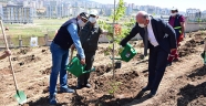 Kahramanmaraş'ta Kovid-19 ile mücadele eden sağlık çalışanları için 400 fidan dikildi