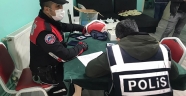 Kahramanmaraş'ta kumar oynatılan evdeki 3 kişiye yasal işlem yapıldı