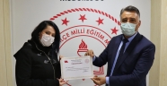 Kahramanmaraş'ta öğrencileri için evini sınıfa çeviren öğretmen ödüllendirildi