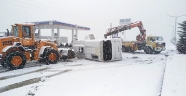 Kahramanmaraş'ta servis midibüsü devrildi: 2 yaralı