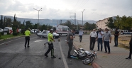 Kahramanmaraş'ta ters yönde giden otomobil motosiklete çarptı 2 kişi yaralandı