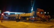 Kahramanmaraş'ta tırın devrildiği an kamerada