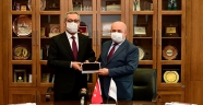 Kahramanmaraş'ta uzaktan eğitime erişim sıkıntısı yaşayan bin öğrenciye tablet