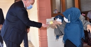 Kahramanmaraş'taki siyam ikizleri okullarını özledi