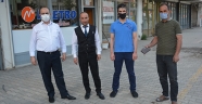Kaldırımda bulduğu para dolu cüzdanı sahibine teslim etti