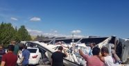 Karşı şeride geçen tır iki araçla çarpıştı: 4 yaralı
