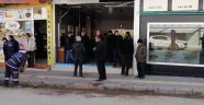 Kontrolden çıkan otomobil iş yerine girdi: 1 yaralı