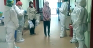 Koronavirüsü yenen çocuk alkışlarla hastaneden taburcu edildi