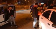Kovid-19 tedbirleri kapsamında uygulama yapan polisten kaçan şüpheliler yakalandı