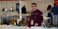 ‘KÜÇÜCÜK ÇOCUKLAR KİTAP KURDU OLMUŞ’