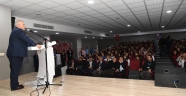 MAHÇİÇEK ÖĞRENCİLERE BÜYÜK BAŞARISINI ANLATIYOR