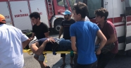 Mersin'de şeftali yüklü kamyonet devrildi: 2 ölü, 10 yaralı
