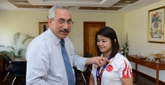 Merve Kenger’i Altınla Ödüllendirdi