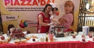 MİNİK ELLER PİAZZA’DA ELMA ŞEKERİ SÜSLEDİ