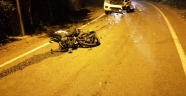 Motosiklet kamyonete ok gibi saplandı: 2 ağır yaralı