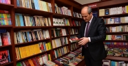 ÖĞRENCİLER YAZ TATİLİNİ KİTAP KAFE VE KIRAATHANE'DE KİTAP OKUYARAK DEĞERLENDİRİYOR