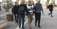Oğullarından birini öldürdüğü ikisini yaraladığı iddiasıyla gözaltına alındı