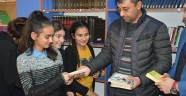 Okula Bağışladığı Kitapla Yargılanmaktan Kurtuldu
